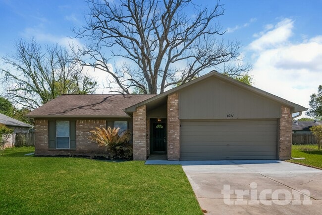 Building Photo - 1911 Deaf Smith Dr