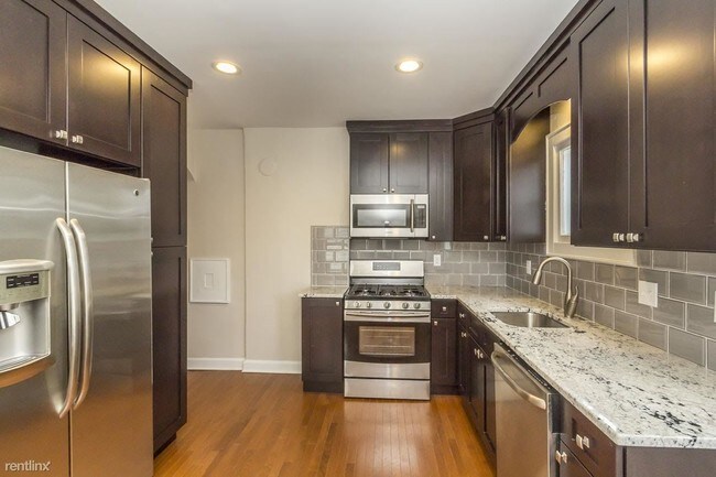 Building Photo - 3 br, 1 bath Duplex - 915 Oxley Rd