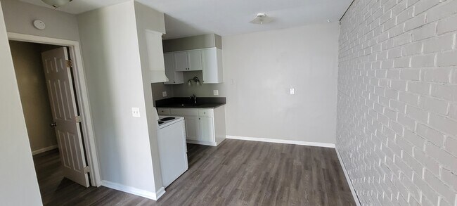 Foto del edificio - 11510 Portlance Ave