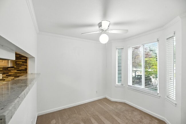 Foto del edificio - Kirkland Place Condominium