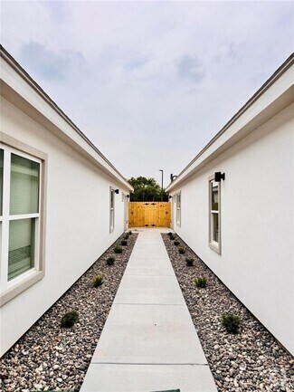Building Photo - 740 N Alamo Rd