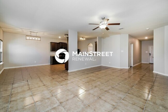 Foto del edificio - 4 Bedroom Pet-Friendly Home in New Braunfels, TX with Main Street Renewal