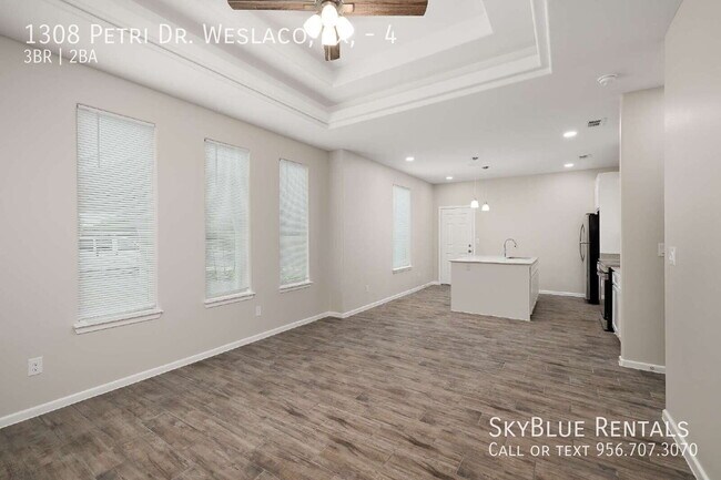 Building Photo - 1308 Petri Dr