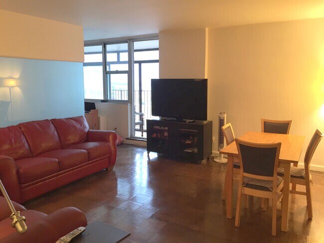 Foto del edificio - 6040 JFK Blvd E