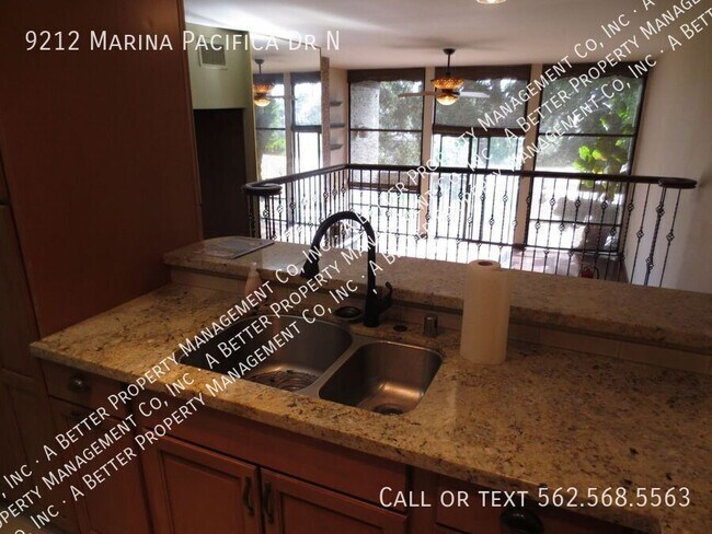 Foto del edificio - 9212 Marina Pacifica Dr N