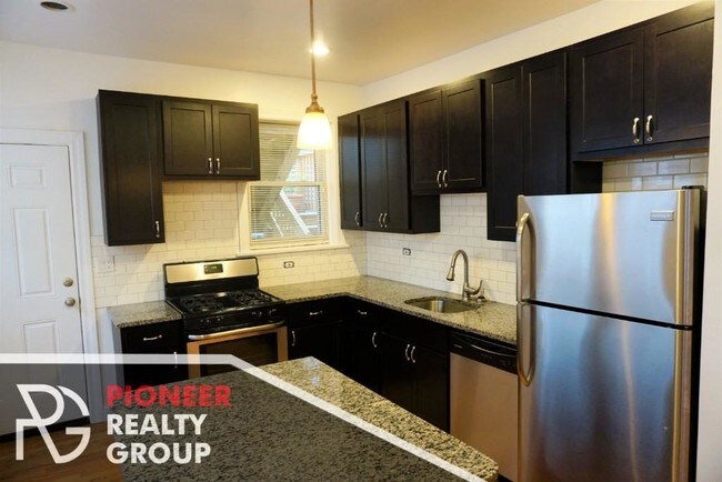 Foto del edificio - 3622 N Marshfield Ave