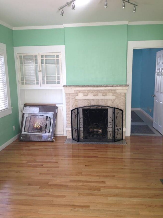 Building Photo - 942 36th St