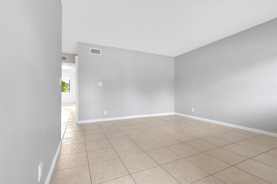 Photo - 400 Nottingham Circle Unit D