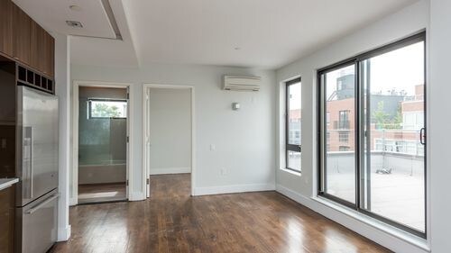 Primary Photo - 146 Meserole St
