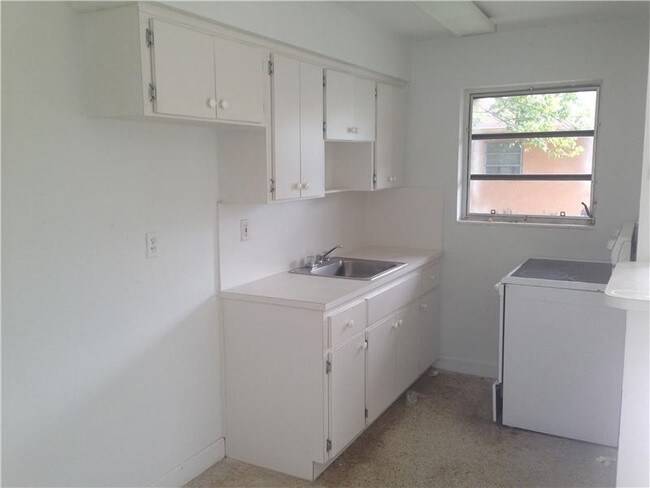 Building Photo - 2595 W 12th Ave