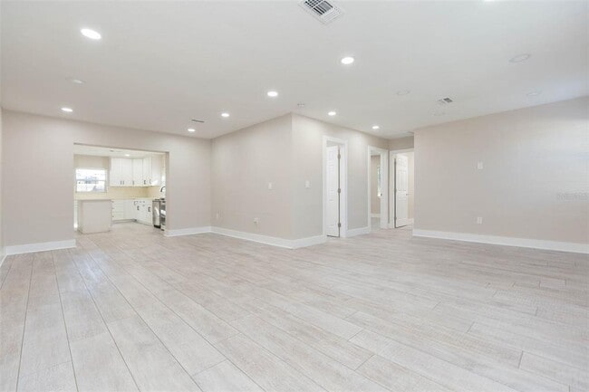 Building Photo - 4203 W Oklahoma Ave