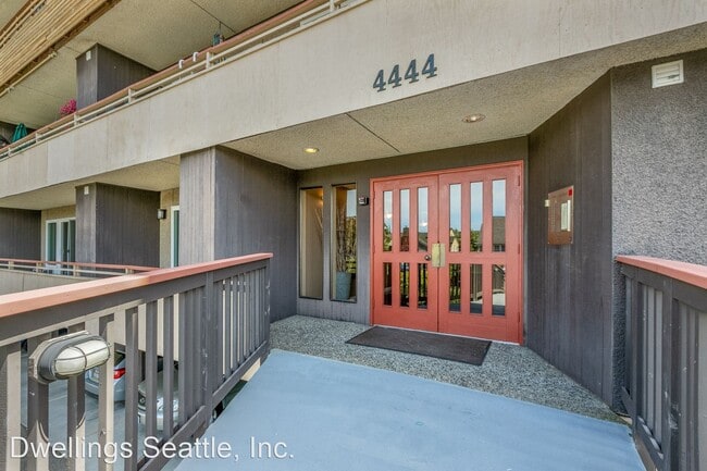 Building Photo - 2 br, 2 bath House - 4444 44th Ave SW, #105