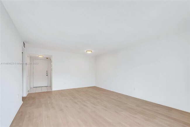 Foto del edificio - 7743 SW 86th St