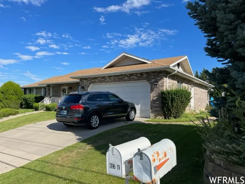 Primary Photo - 927 E 200 S St