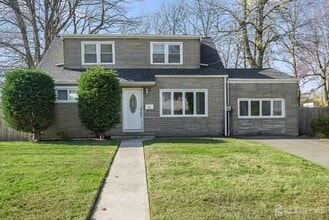 Building Photo - 33 Windsor Dr