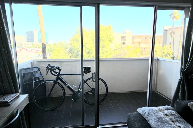 Foto del edificio - 349 E Thomas Rd