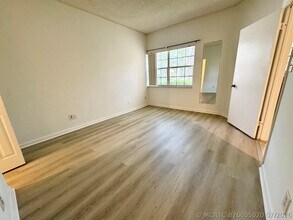 Building Photo - 640 Cypress Club Way