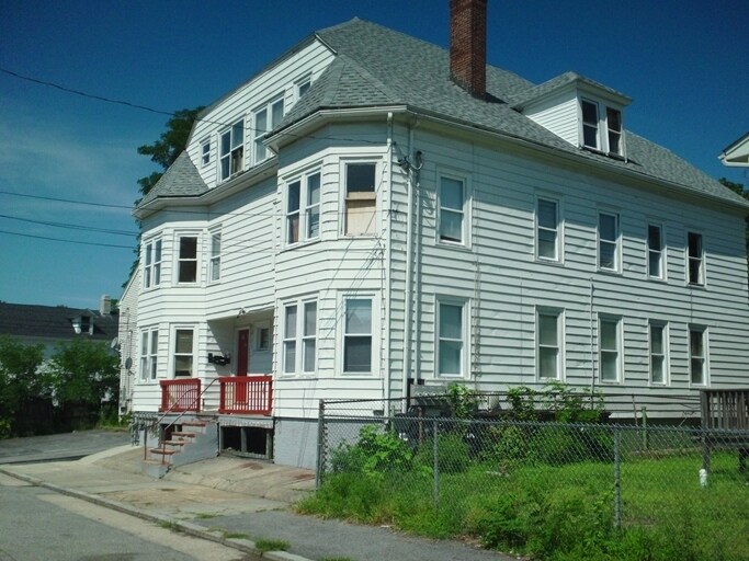 Building Photo - 33-35 Redwing St