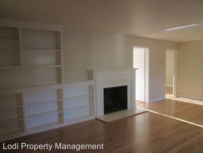 Building Photo - 118 N Avena Ave
