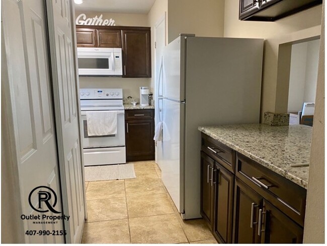 Building Photo - Fantastic 2/2 Condo ****Ready to Move****
