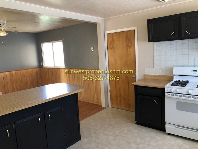 Foto del edificio - 3 Bedroom, 2 Bath, 1 Car Garage with Fence...