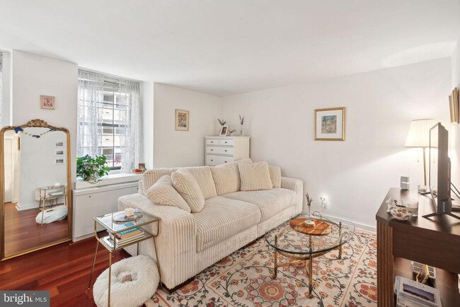 Building Photo - 219 S 18th St