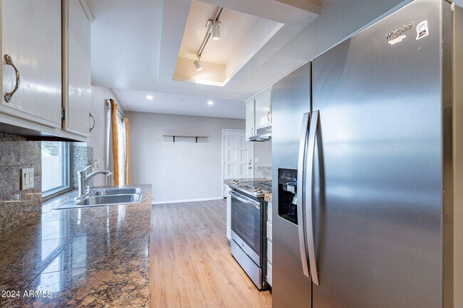 Building Photo - 8825 S 48th St