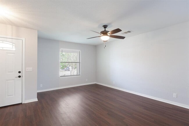 Building Photo - 305 Goddard