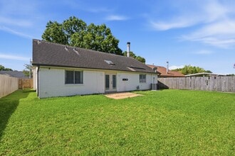 Building Photo - 1805 Whitebriar Dr