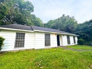 Building Photo - 313 Vanderbilt Dr