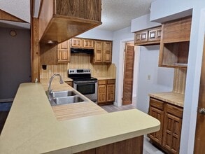 Building Photo - 605 Noreda St