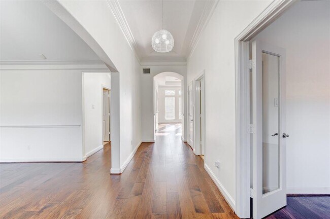 Building Photo - 25302 Oak Villa Dr