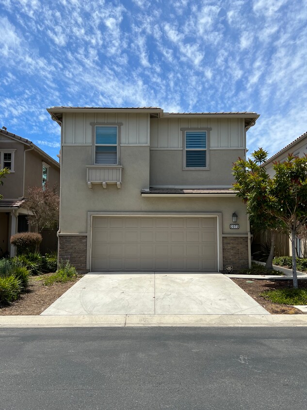 Foto principal - 2072 Blue Oak Ln