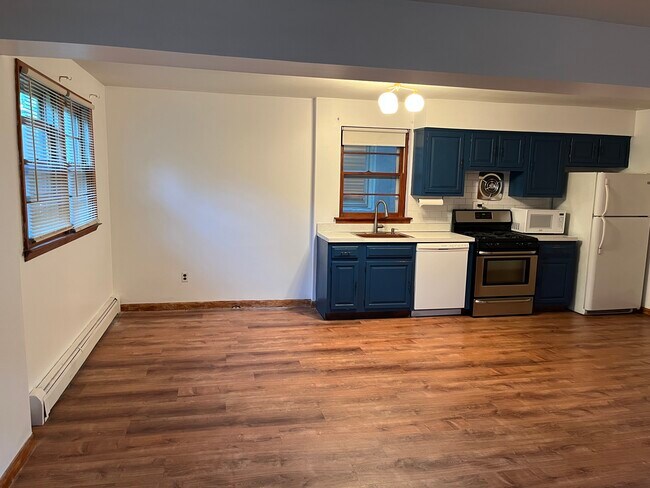 Kitchen area, north-facing view to backyard - 135 Collard St