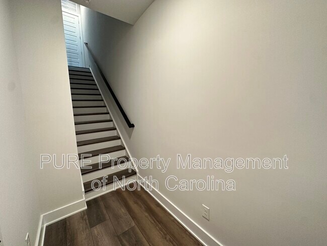 Building Photo - 2124 Terwilliger Trl