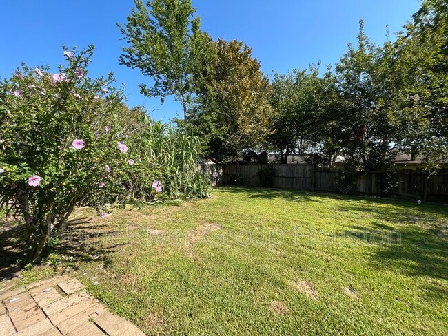 Foto del edificio - 6406 Summer Ridge Dr