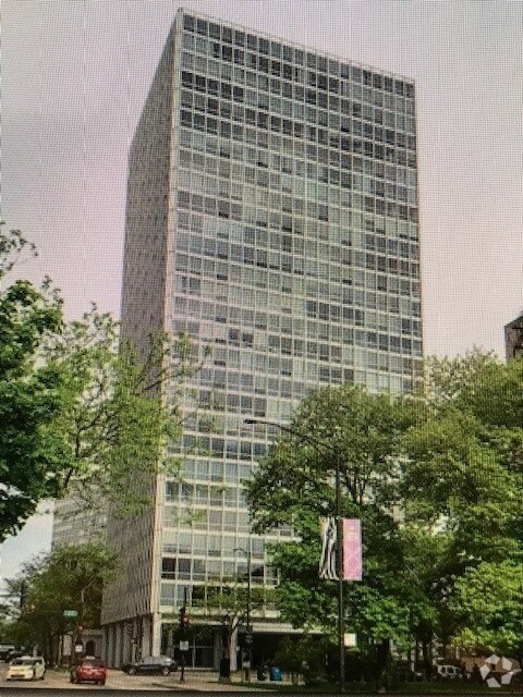 Building Photo - 2400 N Lakeview Ave
