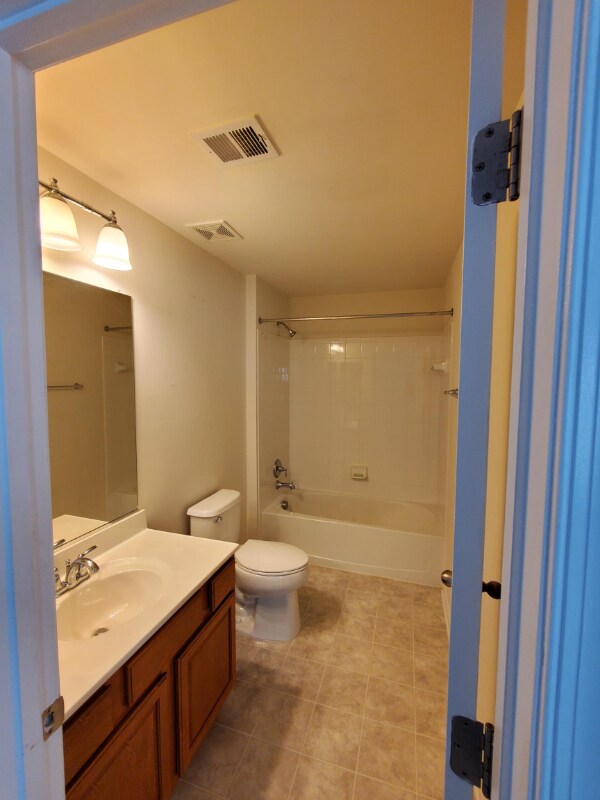 Building Photo - 147 Carriage Hill Dr