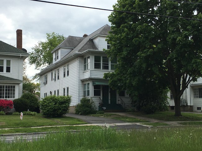 935 West Boulevard, Hartford - 100 Quaker Ln S