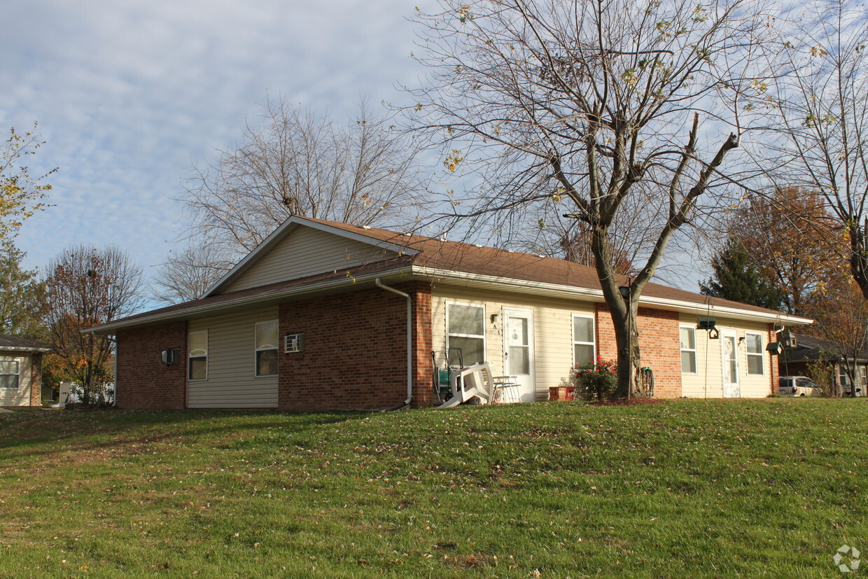 Building Photo - Village Green Apartments