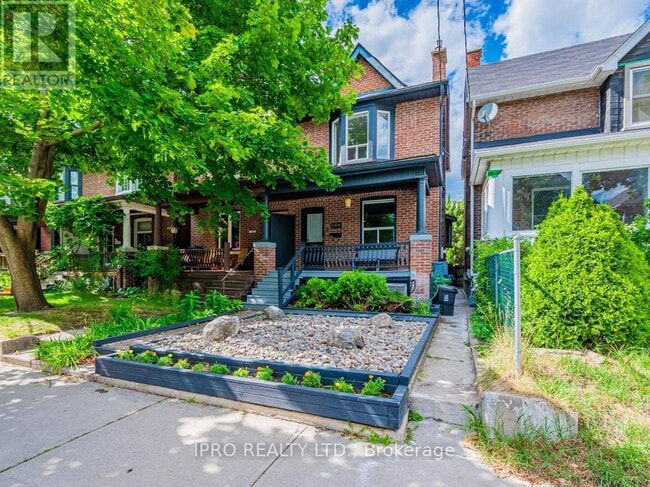 Building Photo - 104 Dearbourne Ave
