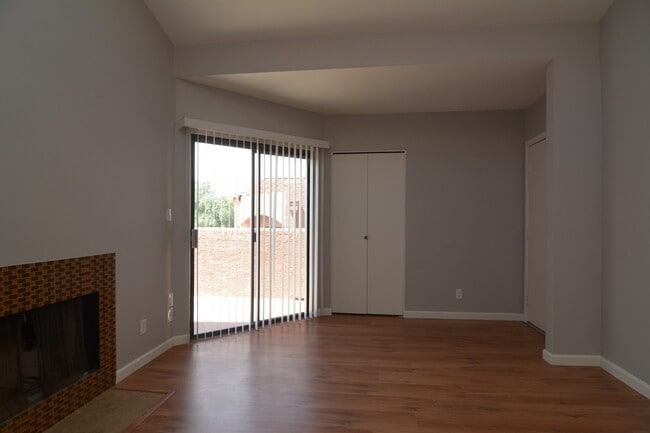 Foto del edificio - Recently Remodeled 2 Bedroom 2 Bath Condo!...