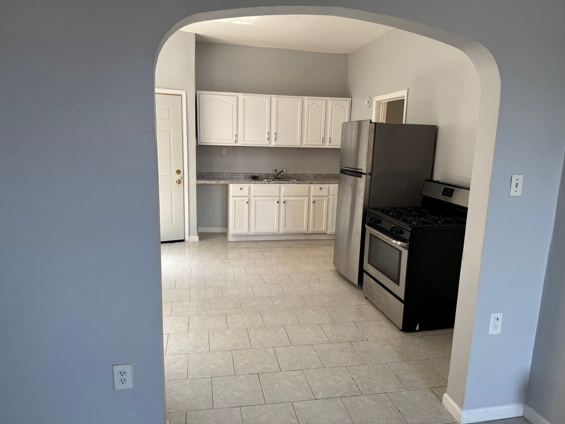 Foto principal - 2416 S Troy St