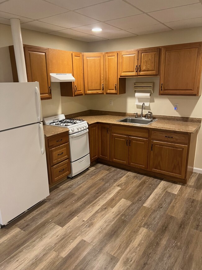 Kitchen - 125 Sagamore Rd