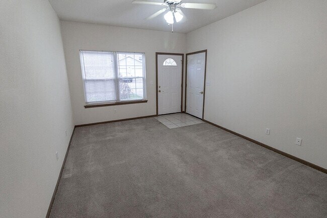 Foto del edificio - 5000 Derby Ridge Dr