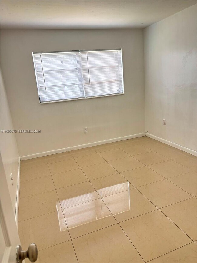 Foto del edificio - 7410 SW 82nd St