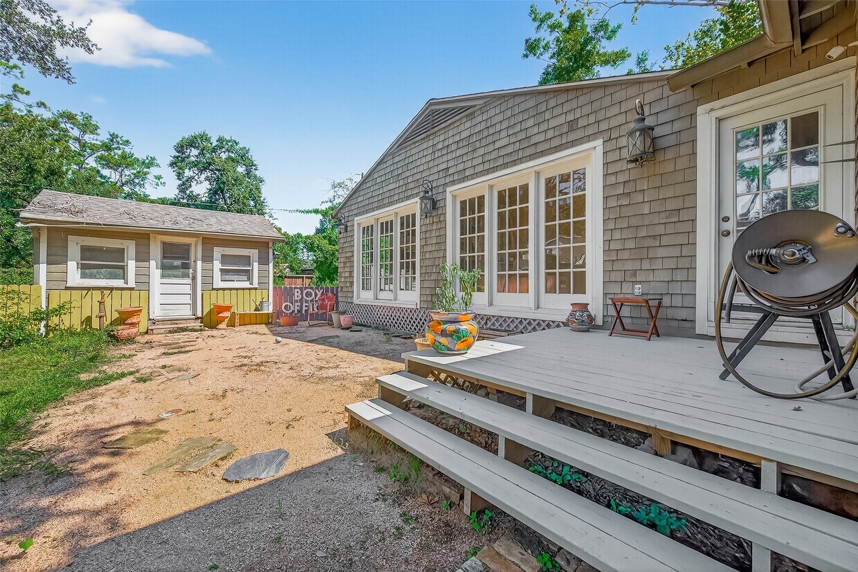 Foto principal - 810 W 41st St
