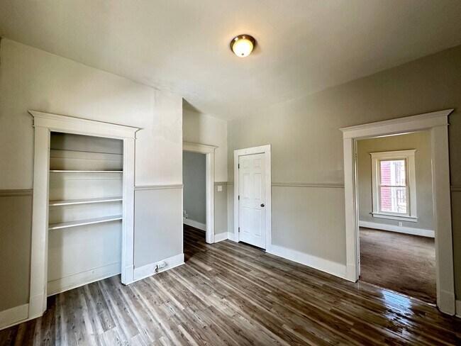 Foto del edificio - Charming 3-Bedroom Home on Logan Avenue, M...