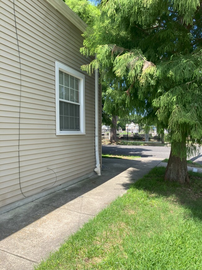 Saratoga street side - 2039 Valence St