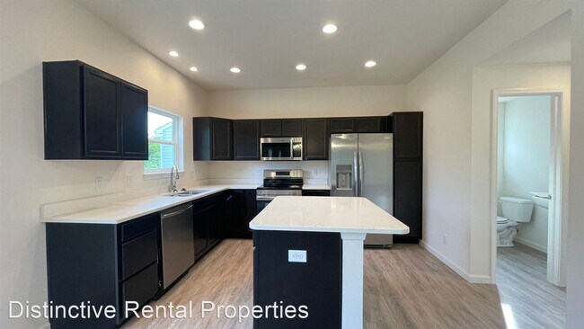 Foto del edificio - 4 br, 2.5 bath House - 6480 Wallingford St